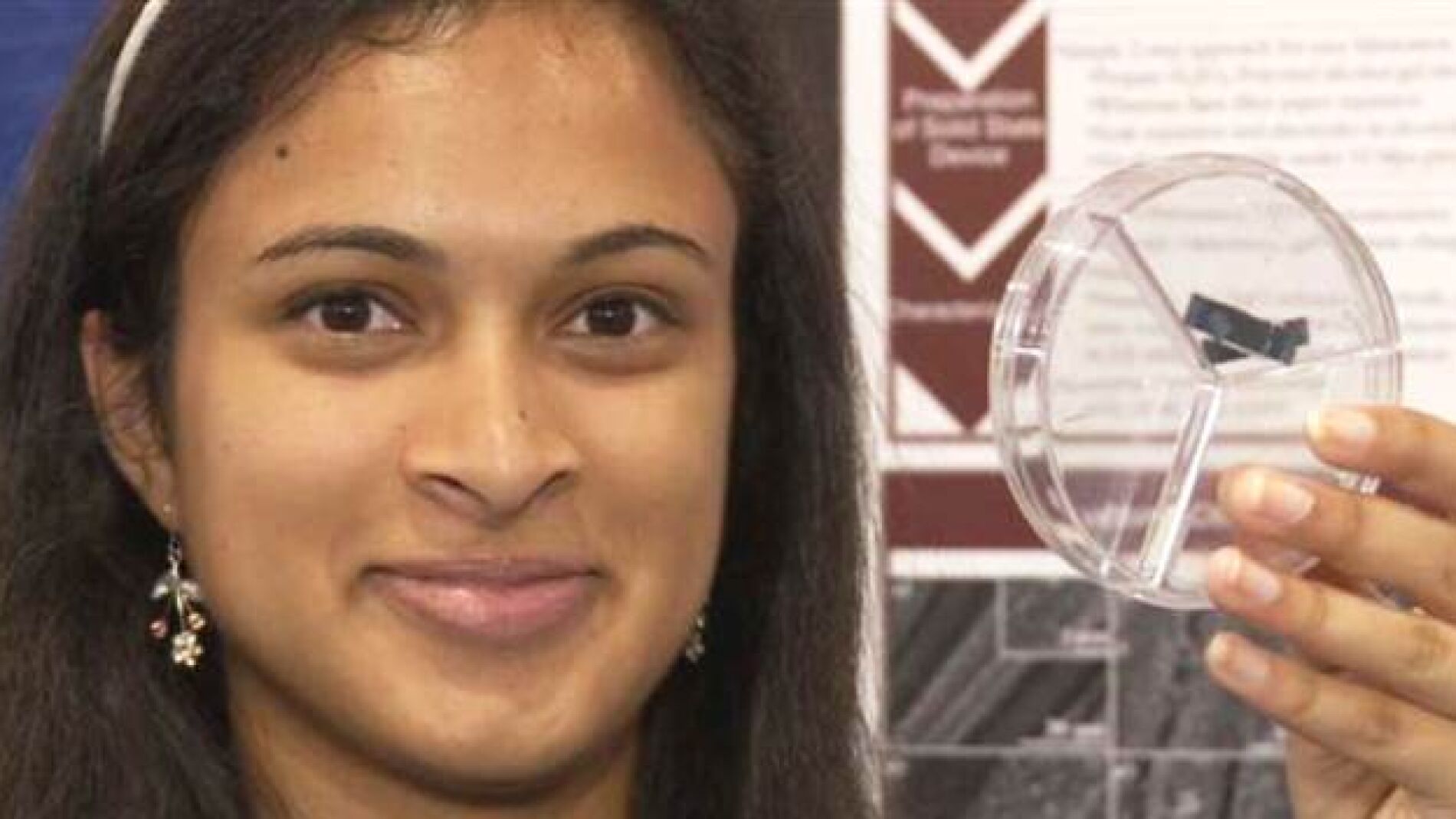 Esha Khare, de 18 a&ntilde;os, presenta su cargador de bater&iacute;as ultra-r&aacute;pido