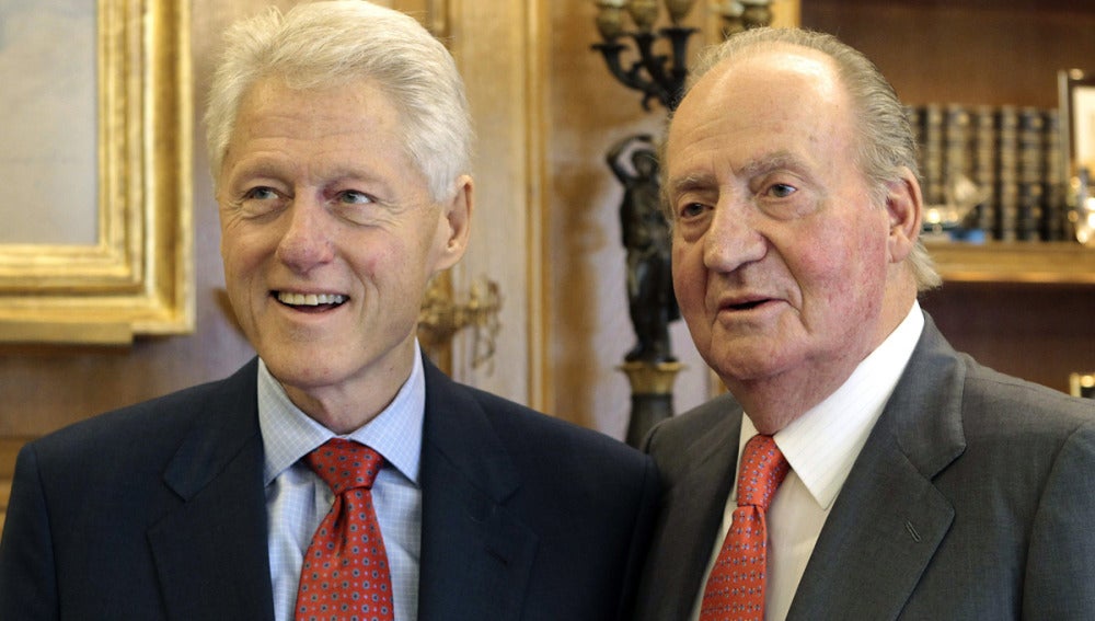 Don Juan Carlos junto a Bill Clinton
