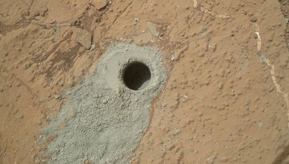 'Curiosity' taladra una segunda roca en Marte