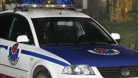 Un coche de la Ertzaintza en una imagen de archivo Un coche de la Ertzaintza en una imagen de archivo