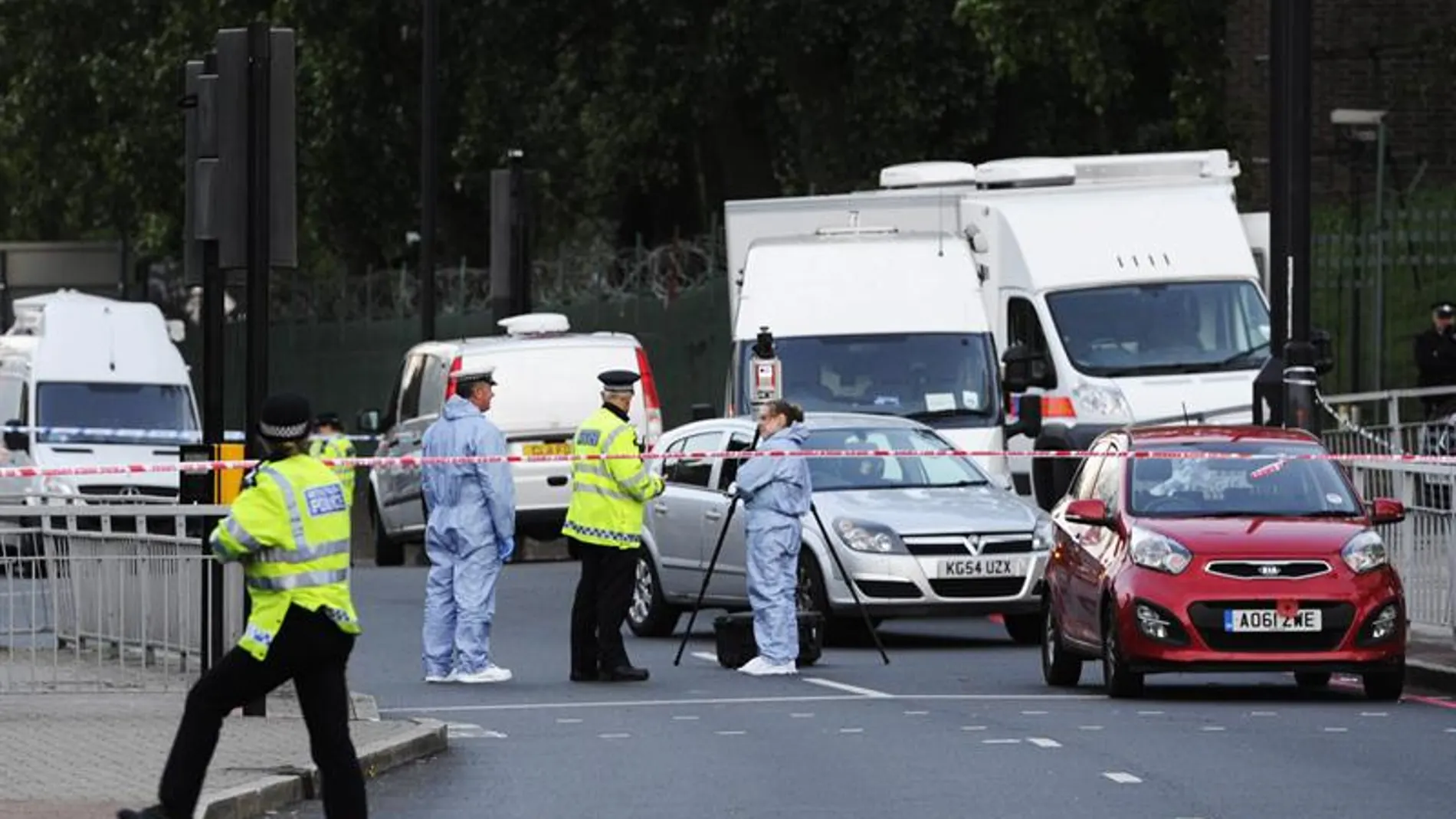 La Policía vigila cerca del lugar donde un soldado fue asesinado La Policía vigila cerca del lugar donde un soldado fue asesinado