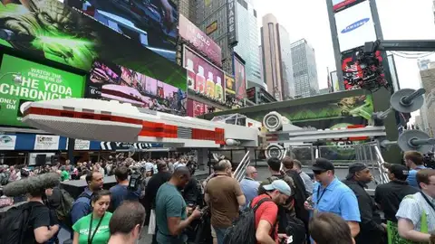 Una réplica en escala real de una nave de Star Wars Una réplica en escala real de una nave de Star Wars