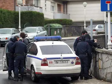 Efectivos de la Ertzaintza en un suceso Efectivos de la Ertzaintza en un suceso