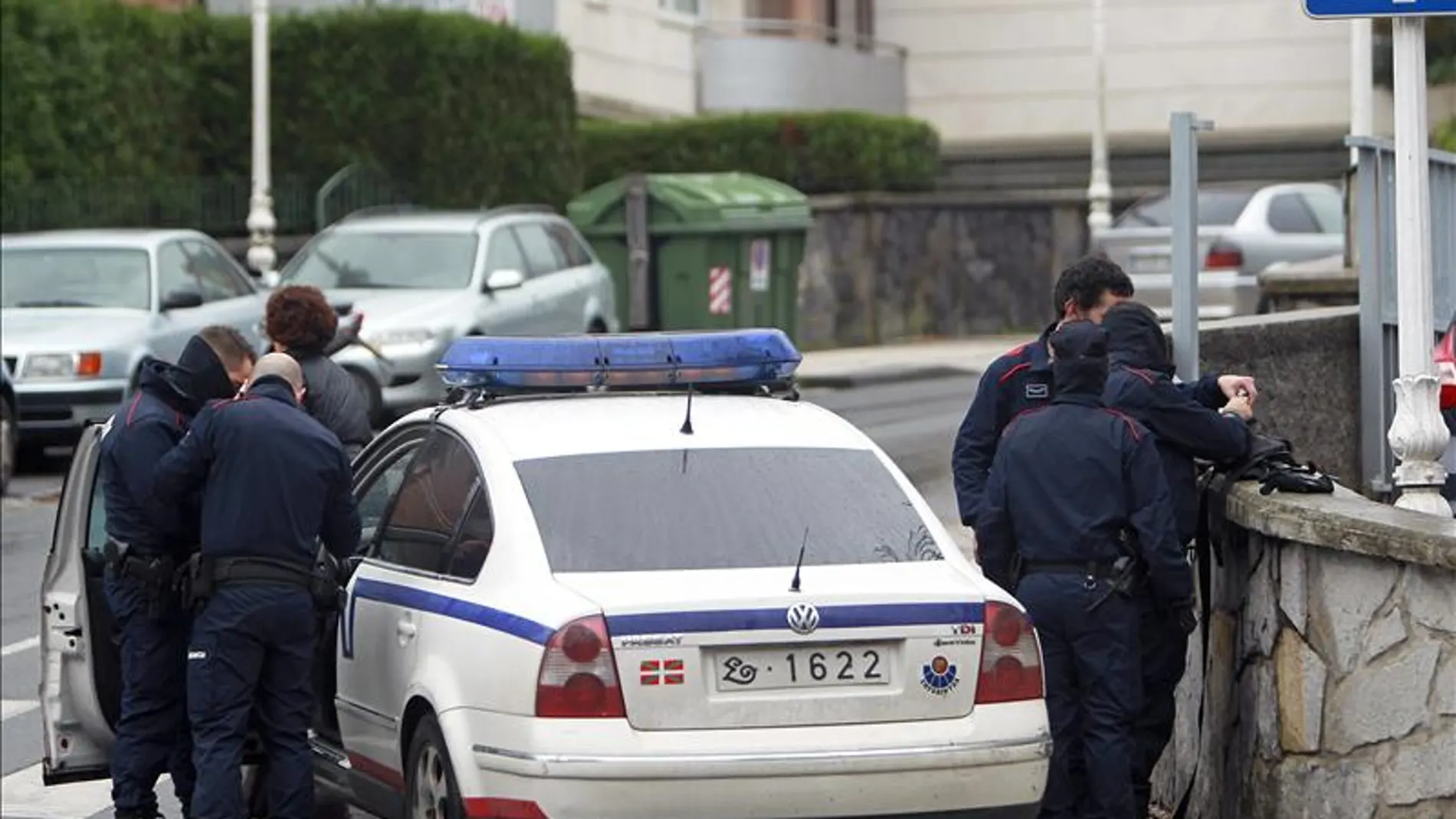 Efectivos de la Ertzaintza en un suceso Efectivos de la Ertzaintza en un suceso
