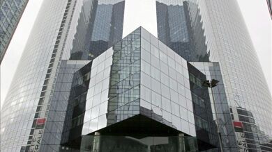 Apuñalado en la garganta un militar en el barrio parisino de La Défense