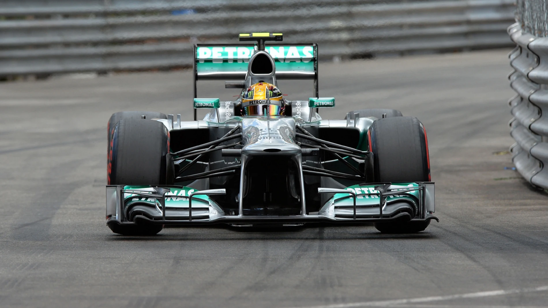 Hamilton corretea en Mónaco con el Mercedes