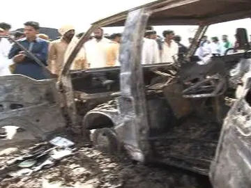 Mueren 17 niños por una explosión de gas en una furgoneta escolar en Pakistán Mueren 17 niños por una explosión de gas en una furgoneta escolar en Pakistán