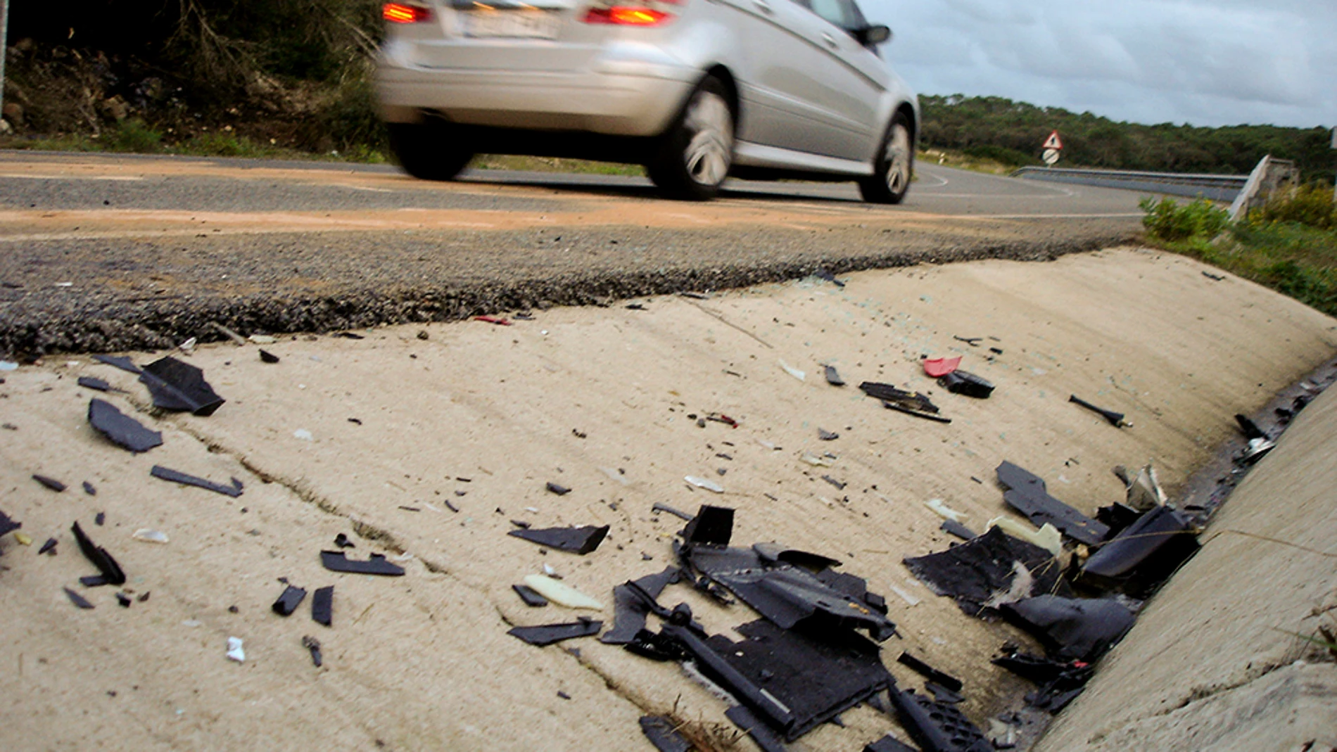 Lugar de un accidente de moto en una carretera española Lugar de un accidente de moto en una carretera española