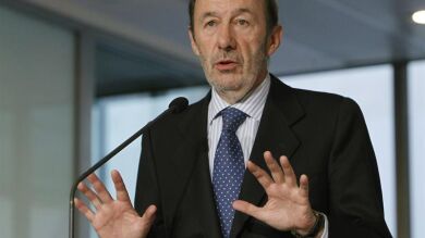Rubalcaba asegura que pone la mano en el fuego por José Blanco