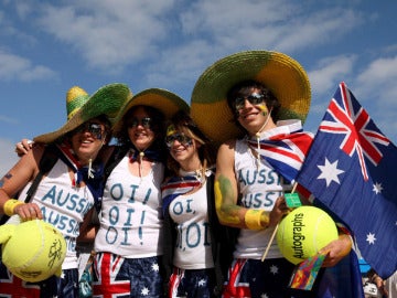 australianos con banderas nacionales australianos con banderas nacionales