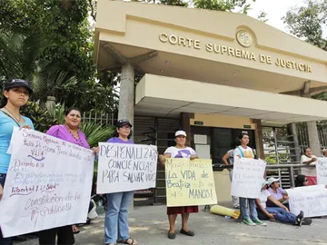 Protestas en la Corte Suprema de Salvador. Protestas en la Corte Suprema de Salvador.