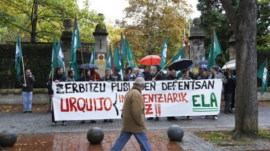 Atacan un cajero y queman un camión en el inicio de la huelga general en el País Vasco