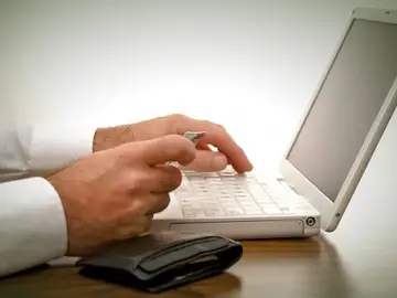 La compra de décimos de lotería a través de internet. La compra de décimos de lotería a través de internet.