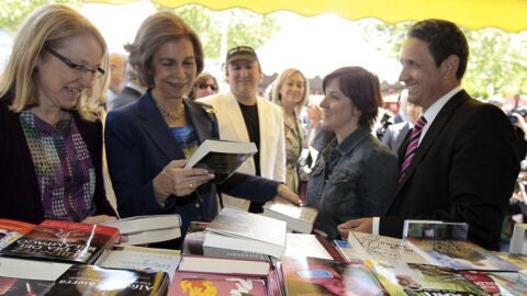 La Reina Sof&iacute;a inaugura la Feria del Libro de Madrid