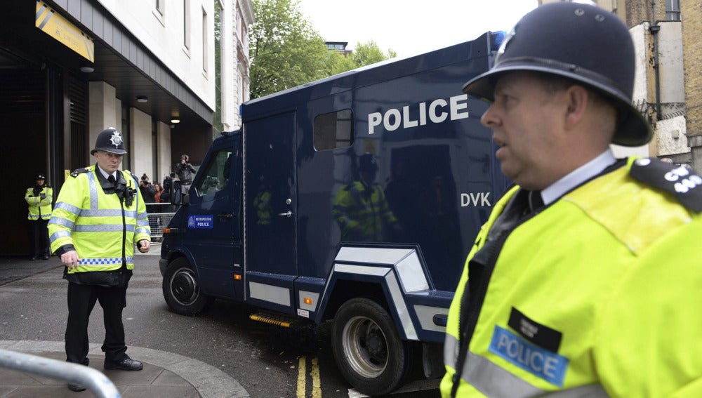Un furgón policial transporta a Michael Adebowale