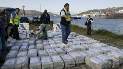 El asalto a un pesquero con 3.000 kilos de coca&iacute;na se salda con 21 detenidos