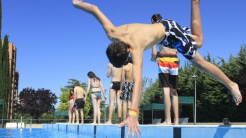 Bañistas en las piscinas de Madrid