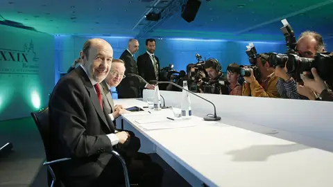 Alfredo Pérez Rubalcaba, junto al presidente del Cercle d'Economia, Josep Piqué Alfredo Pérez Rubalcaba, junto al presidente del Cercle d'Economia, Josep Piqué