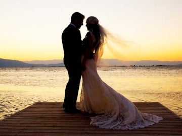 Imagen de archivo de una pareja de novios el día de su boda.