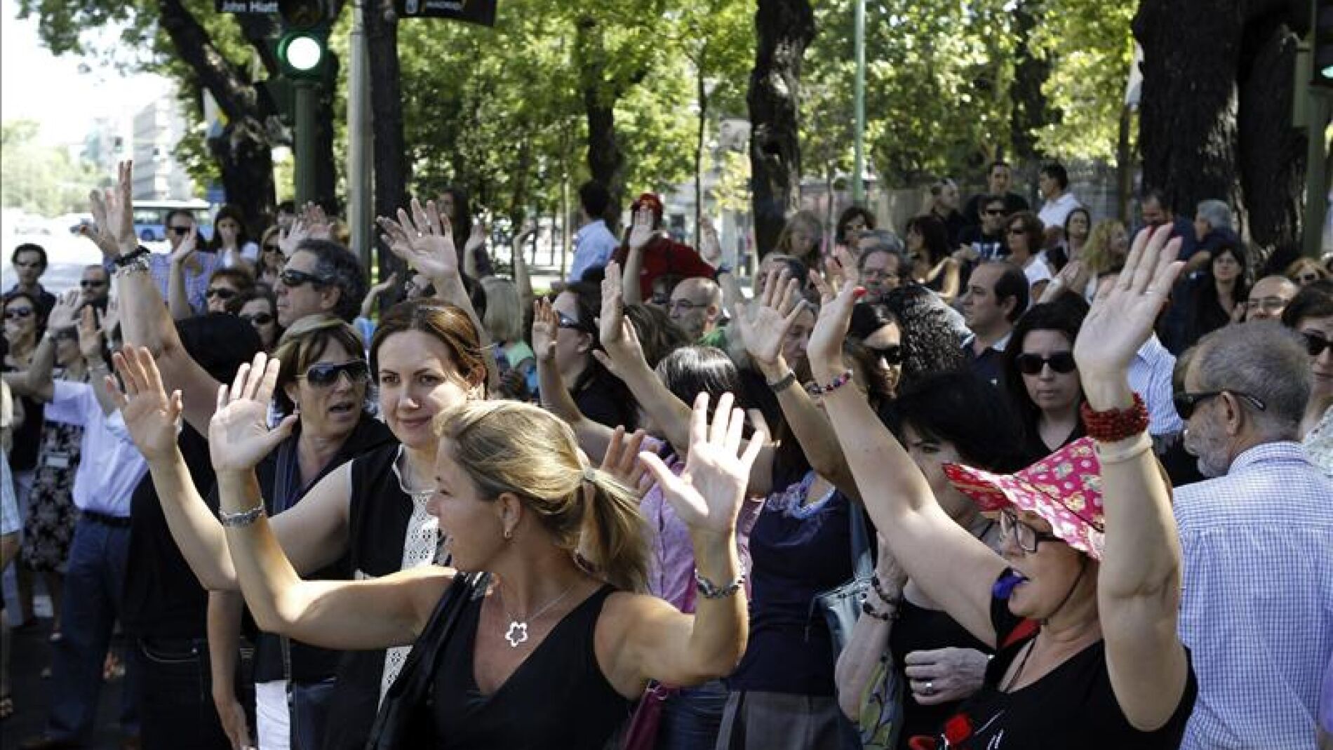 Protesta de funcionarios por el recorte de la paga extra