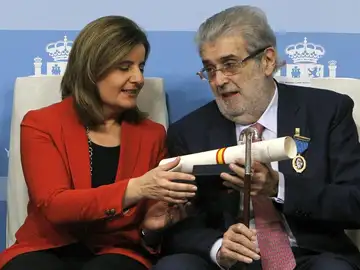 José Manuel Lara recibe la Medallas de Oro al Mérito en el Trabajo José Manuel Lara recibe la Medallas de Oro al Mérito en el Trabajo