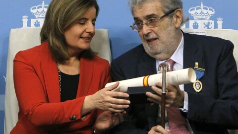 Jos&eacute; Manuel Lara recibe la Medallas de Oro al M&eacute;rito en el Trabajo