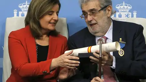 José Manuel Lara recibe la Medallas de Oro al Mérito en el Trabajo José Manuel Lara recibe la Medallas de Oro al Mérito en el Trabajo