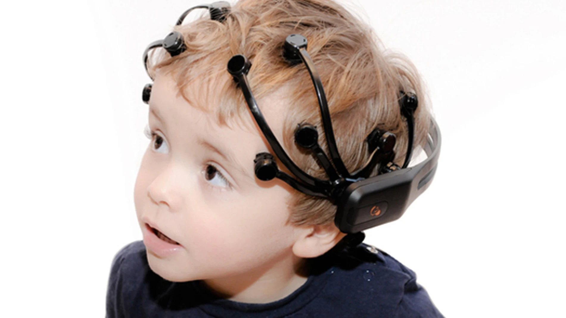 Una diadema neuronal detecta las señales de actividad del cerebro Una diadema neuronal detecta las señales de actividad del cerebro