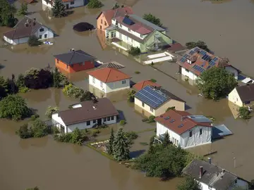 Una vista aérea de las inundaciones en el distrito de Fischerdorf, Alemania Una vista aérea de las inundaciones en el distrito de Fischerdorf, Alemania