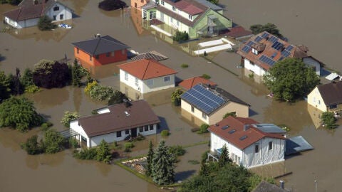 Una vista a&eacute;rea de las inundaciones en el distrito de Fischerdorf, Alemania