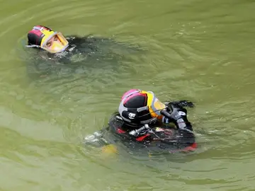Los buzos buscan en la ría de Bilbao Los buzos buscan en la ría de Bilbao