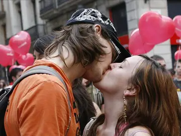 Los jóvenes se inician cada vez antes en el sexo... y no todos utilizan protección Los jóvenes se inician cada vez antes en el sexo... y no todos utilizan protección
