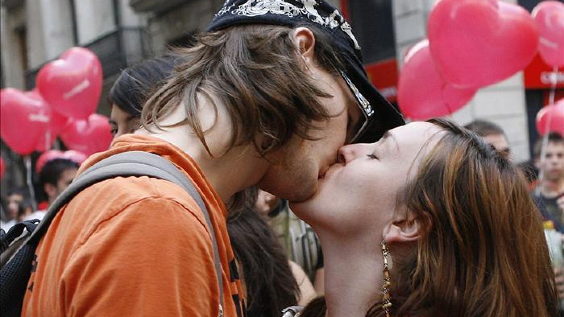 Los j&oacute;venes se inician cada vez antes en el sexo... y no todos utilizan protecci&oacute;n