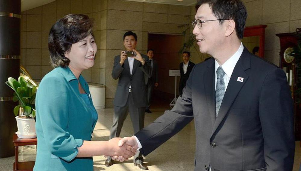 Representantes de las dos Coreas se reúnen en la frontera