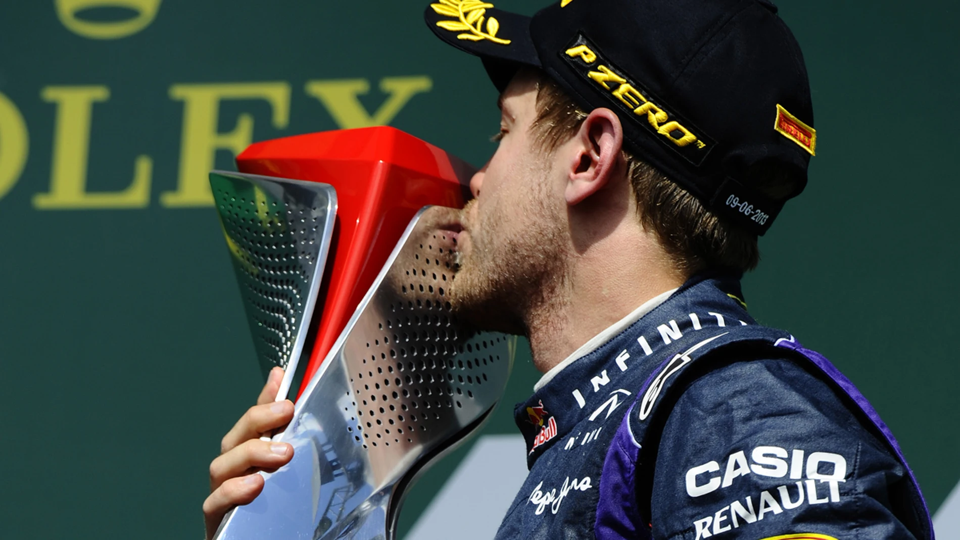 Vettel, con el trofeo de Canadá