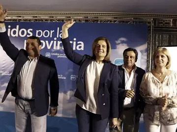 La ministra de Empleo, Fátima Báñez, junto al presidente del PP Cádiz, Antonio Sanz La ministra de Empleo, Fátima Báñez, junto al presidente del PP Cádiz, Antonio Sanz