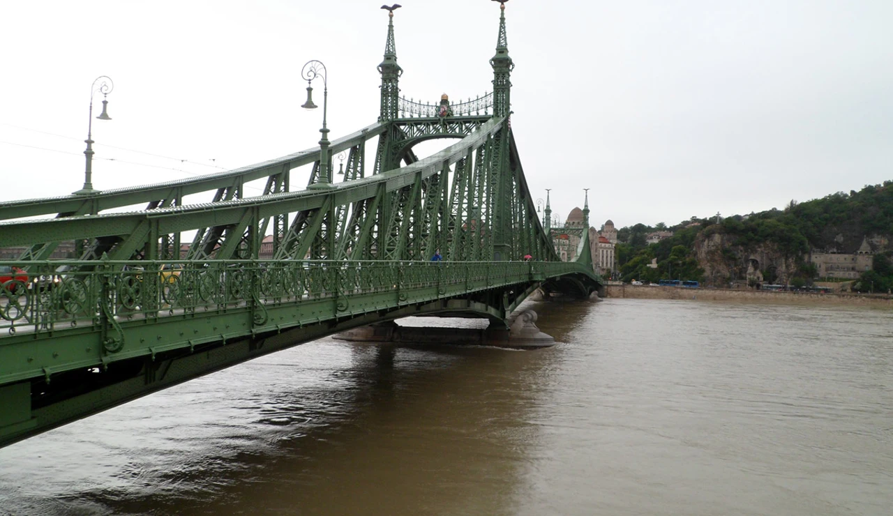 El Danubio, a punto de alcanzar el nivel del suelo