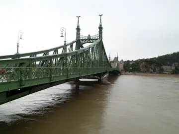 El Danubio, a punto de alcanzar el nivel del suelo El Danubio, a punto de alcanzar el nivel del suelo