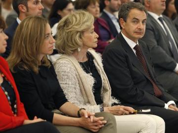Zapatero junto con De la Vega y Chacón