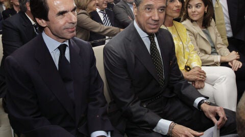 Aznar junto a Eduardo Zaplana, Ana Botella y S&aacute;enz de Santamar&iacute;a