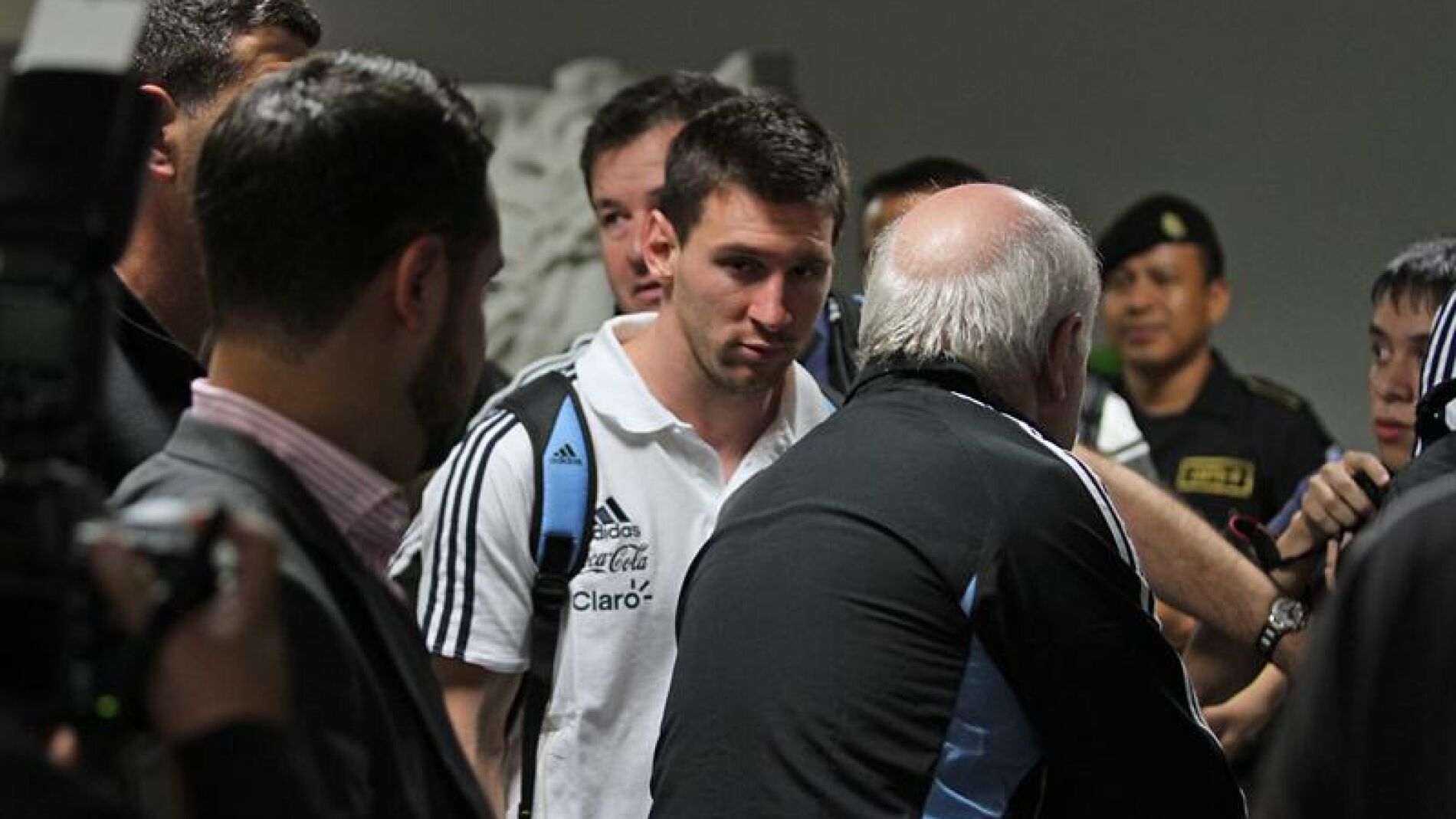  Messi llega junto con la selecci&oacute;n argentina al aeropuerto La Aurora de Ciudad de Guatemala