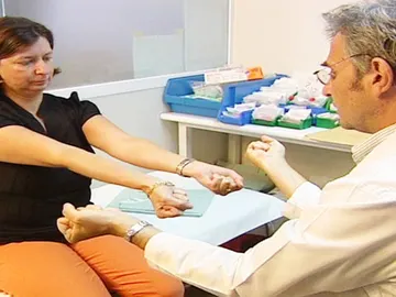 Una enferma de artritis Una enferma de artritis