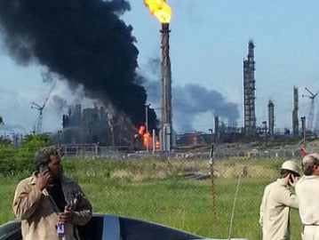 Imagen de la planta química de Geimar tras las explosiones Imagen de la planta química de Geimar tras las explosiones