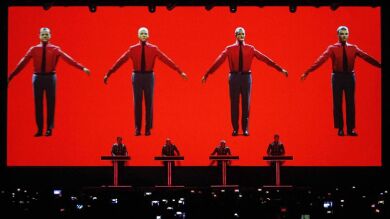 Las gafas 3D y Kraftwerk ofrecen el concierto más extravagante del Sónar