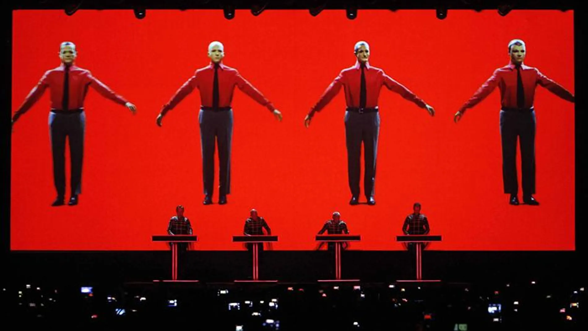  Los integrantes del grupo alemán Kraftwerk