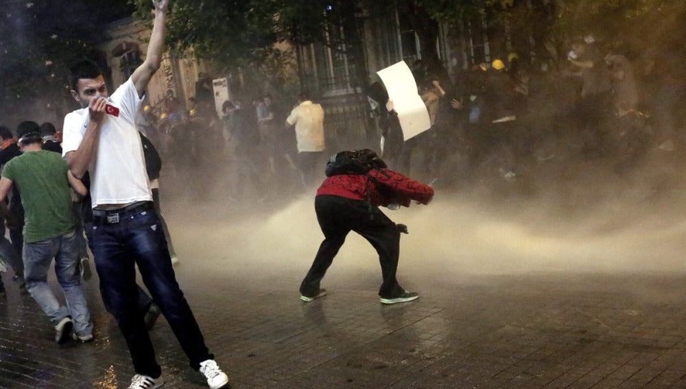 Violento desalojo en Estambul