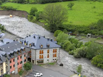 Vista de algunas viviendas en la parte alta de Benasque Vista de algunas viviendas en la parte alta de Benasque