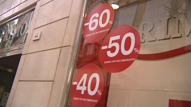 Las rebajas intentan animar un consumo perjudicado por la crisis y el mal tiempo