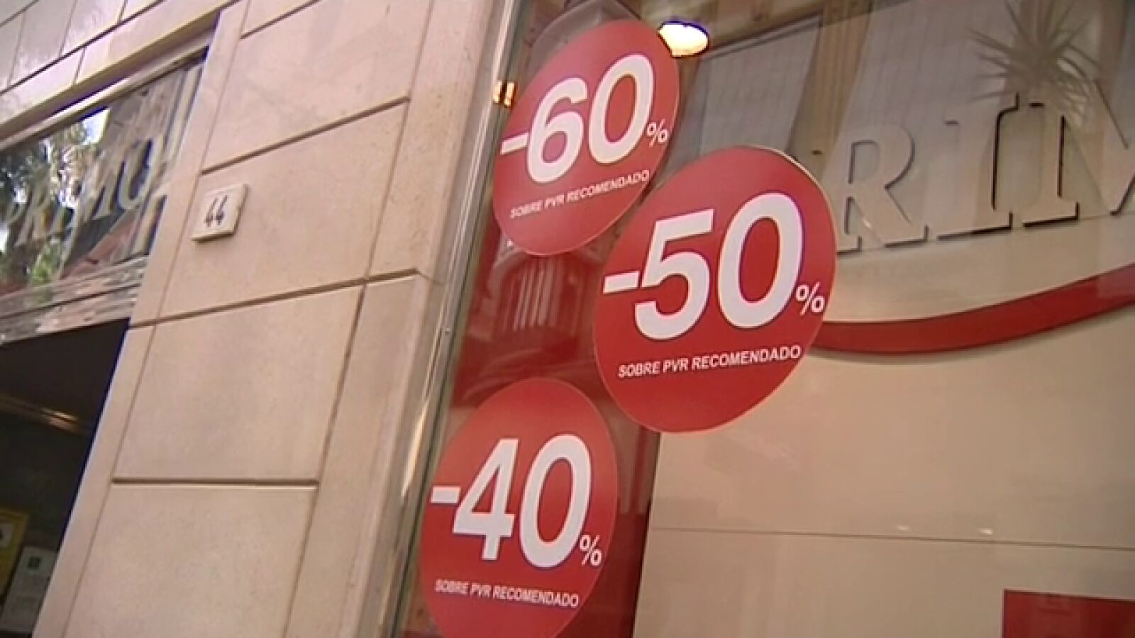 Las rebajas intentan animar un consumo perjudicado por la crisis y el mal tiempo