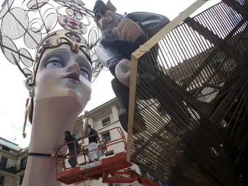 Monumento de las Hogueras de San Juan en Alicante Monumento de las Hogueras de San Juan en Alicante